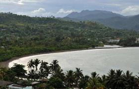 Vista aérea de este 4 de agosto de 2011 de la bahía a la que arribó Cristóbal Colón en la ciudad de Baracoa, provincia de Guantánamo, Cuba. (EFE)