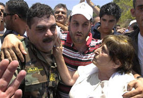 Samir Kantar, su hermano, Bassam Kantar, y su madre, Siham.