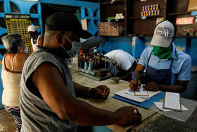 Comprando con la «libreta» en Cuba en tiempos de coronavirus