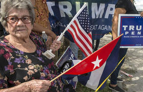 Una ciudadana cubanoamericana durante la visita de Trump a Miami, el 25 de octubre de 2016