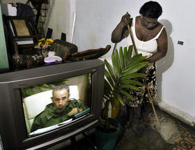 Mujer en Cuba dedicada a la limpieza de una casa (foto: Martínoticias)