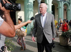 El senador de Estados Unidos Patrick Leahy, demócrata por Vermont, quien encabeza una delegación de congresistas para una visita de tres días a Cuba