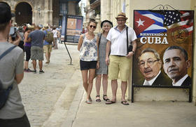 Turistas en Cuba en esta foto de archivo
