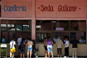Cafetería estatal en La Habana