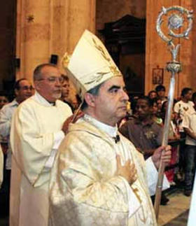 Angelo Becciu, nuevo nuncio del Papa en Cuba, durante la misa que presidió en la Catedral de La Habana. (PALABRA NUEVA)