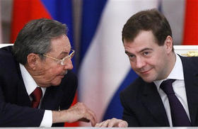 Raúl Castro y el presidente ruso, Dimitri Medvédev, durante las conversaciones oficiales en el Kremlin. Moscú, Rusia. 