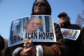 Manifestantes frente a la Casa Blanca piden el regreso de Alan Gross
