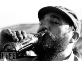 El exgobernante cubano Fidel Castro en una foto de  la revista Life publicada en enero de 1972, Coke for Castro. (Foto: Romano Cagnoni/Getty Images.)