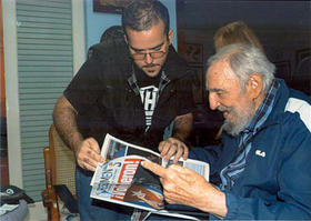 Fidel Casto y el presidente de la FEU, Randy Perdomo
