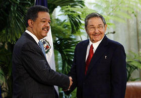 El presidente de República Dominicana, Leonel Fernández, y Raúl Castro. La Habana, 3 de marzo de 2009. (AP)