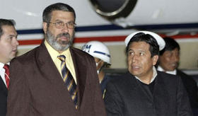 El recién destituido vicepresidente cubano Jorge Luis Sierra Cruz (izq.), durante una visita a Bolivia en julio de 2009. El recién destituido vicepresidente cubano Jorge Luis Sierra Cruz (izq.), durante una visita a Bolivia en julio de 2009.