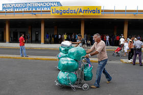 Llegada de cubanos residentes en el exterior al Aeropuerto Internacional José Martí en La Habana
