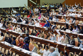 Votación durante el X Período Ordinario de Sesiones de la Séptima Legislatura de la Asamblea Nacional del Poder Popular, en esta foto de archivo. (Fotografía: Juan Moreno, Juventud Rebelde.)