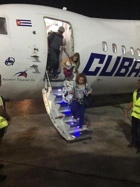 Fotografía fechada el domingo 10 de julio, cuando turistas procedentes de Costa Rica llegaron a Cuba (Foto: Grettel Muñoz/La Nación)