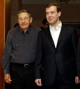 Raúl Castro y el presidente ruso, Dimitri Medvédev. Residencia presidencial de Zavidovo, noroeste de Moscú, 29 de enero de 2009.