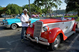 El taxista privado Esteban Estrada, Cuba