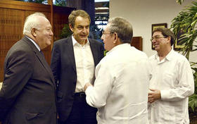 El expresidente del gobierno español, José Luis Rodríguez Zapatero, durante el encuentro que sostuvo con el gobernante Raúl Castro