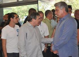 El primer vicepresidente cubano, Miguel Mario Díaz-Canel Bermúdez, asiste al sepelio de Juan Formell