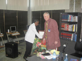 Yevgeny Yevtushenko durante una lectura de poesía en la Biblioteca Nacional José Martí, febrero 2010 (foto de Javier Campos)