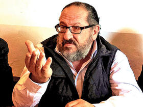 El poeta mexicano Julio Moguel