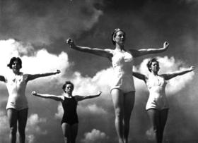 Escena de la película Olympia, de Leni Riefenstahl, un documental sobre las Olimpiadas de Verano de 1936, que se celebraron en Berlín. Escena de la película Olympia, de Leni Riefenstahl, un documental sobre las Olimpiadas de Verano de 1936, que se celebraron en Berlín