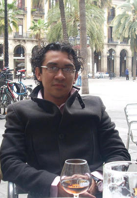 El escritor Carlos A. Aguilera