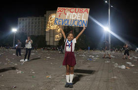 Una niña cubana en la Plaza de la Revolución, donde se llevó a cabo el acto de despedida a Fidel Castro