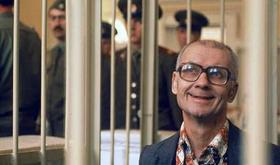 Foto de Andrei Chikatilo, durante una de las sesiones del juicio