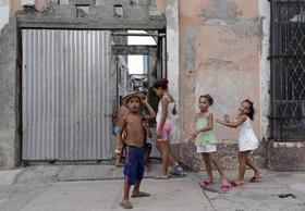 Niños jugando en Cienfuegos, Cuba