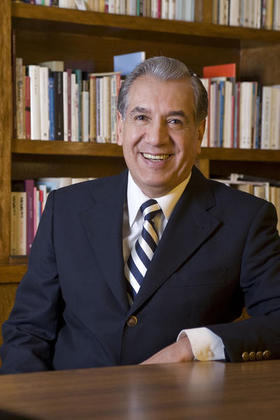 El escritor y periodista mexicano, René Avilés Fabila