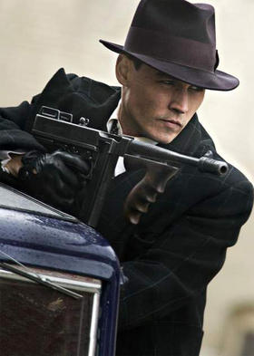 Johnny Depp, protagonista de 'Enemigos públicos', en un fotograma del filme.