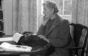 Agatha Christie fotografiada cuando trabajaba