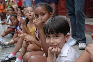 Niños cubanos en una calle de La Habana