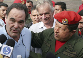 El cineasta norteamericano Oliver Stone y el presidente de Venezuela, Hugo Chávez.