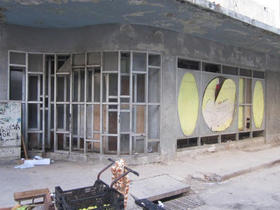 Foto que muestra el estado de la fachada del Teatro Musical de La Habana