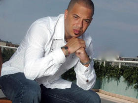 El salsero cubano Isaac Delgado