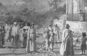 Una foto de 1898, publicada un año después en el libro Our island and their people as seen with camera and pencil (1899), tomada por un reportero norteamericano, da fe de un grupo de indios de El Cobre, cerca de Santiago