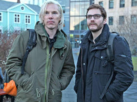 Benedict Cumberbatch como Julian Assange y Daniel Brühl como Daniel Domscheit-Berg en The Fifth Estate