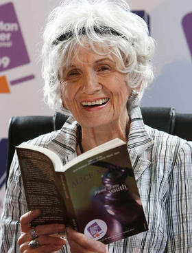 La escritora canadiense Alice Munro