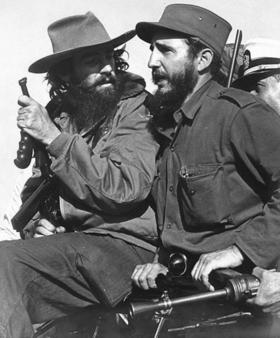 Fidel Castro y Camilo Cienfuegos entrando a La Habana, el 8 de enero de 1959. (Foto de Luis Korda.)