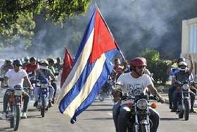 Motoristas de la Seguridad del Estado (policía política cubana) desfilan en La Habana, en esta imagen de archivo