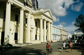 Santa Clara, capital de la provincia de Villa Clara, Cuba, en esta escena cotidiana
