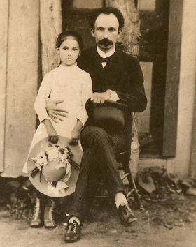 José Martí junto a María Mantilla, Long Island, Nueva York, 1890