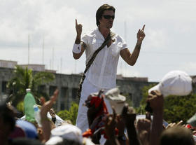 El cantante colombiano Juanes, durante el concierto en la Plaza de la Revolución. La Habana, 20 de septiembre de 2009. (REUTERS) 