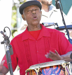 El percusionista Armando Peraza