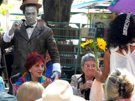 Mirta Yáñez durante la presentación de la novela “Sangra por la herida”, en La Habana