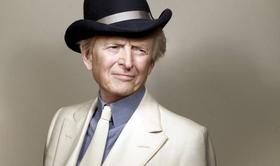 El escritor y periodista Tom Wolfe