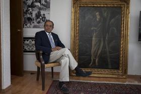 El coleccionista mexicano Salvador Riestra junto a Estudio de San Andrés. El coleccionista mexicano Salvador Riestra junto a Estudio de San Andrés
