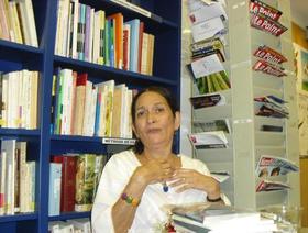 La escritora Reina María Rodríguez durante una lectura de sus poemas en Miami