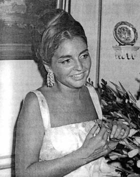 En una foto tomada en la embajada de Portugal en La Habana (1965)